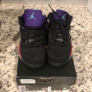 JORDAN RETRO”5”,BLACK/NEW EMERALD FIRE RED